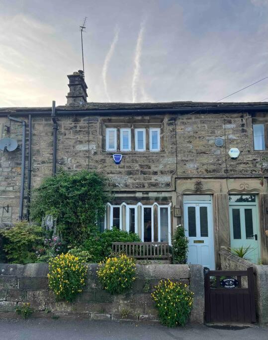 17Th Century Cottage With Hidden Garden Steeton Exterior photo