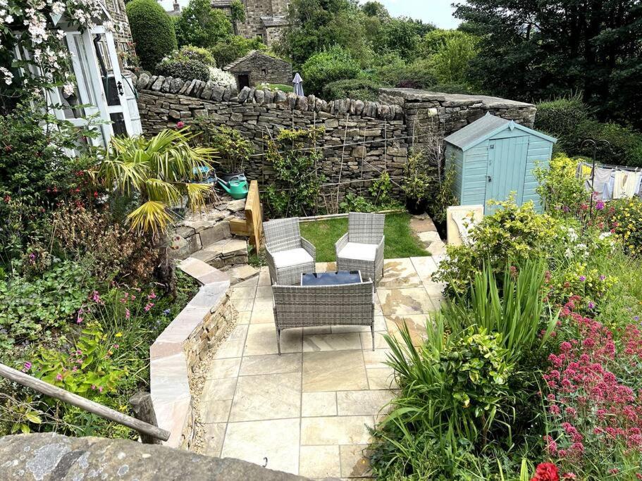 17Th Century Cottage With Hidden Garden Steeton Exterior photo